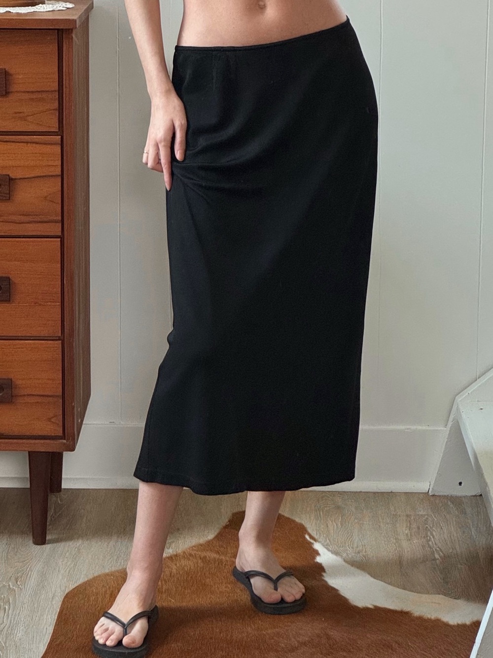 Vintage 90s classic straight black midi skirt low rise / mid rise